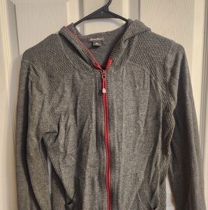 Women's Eddie Bauer zip up sweater. Size medium.